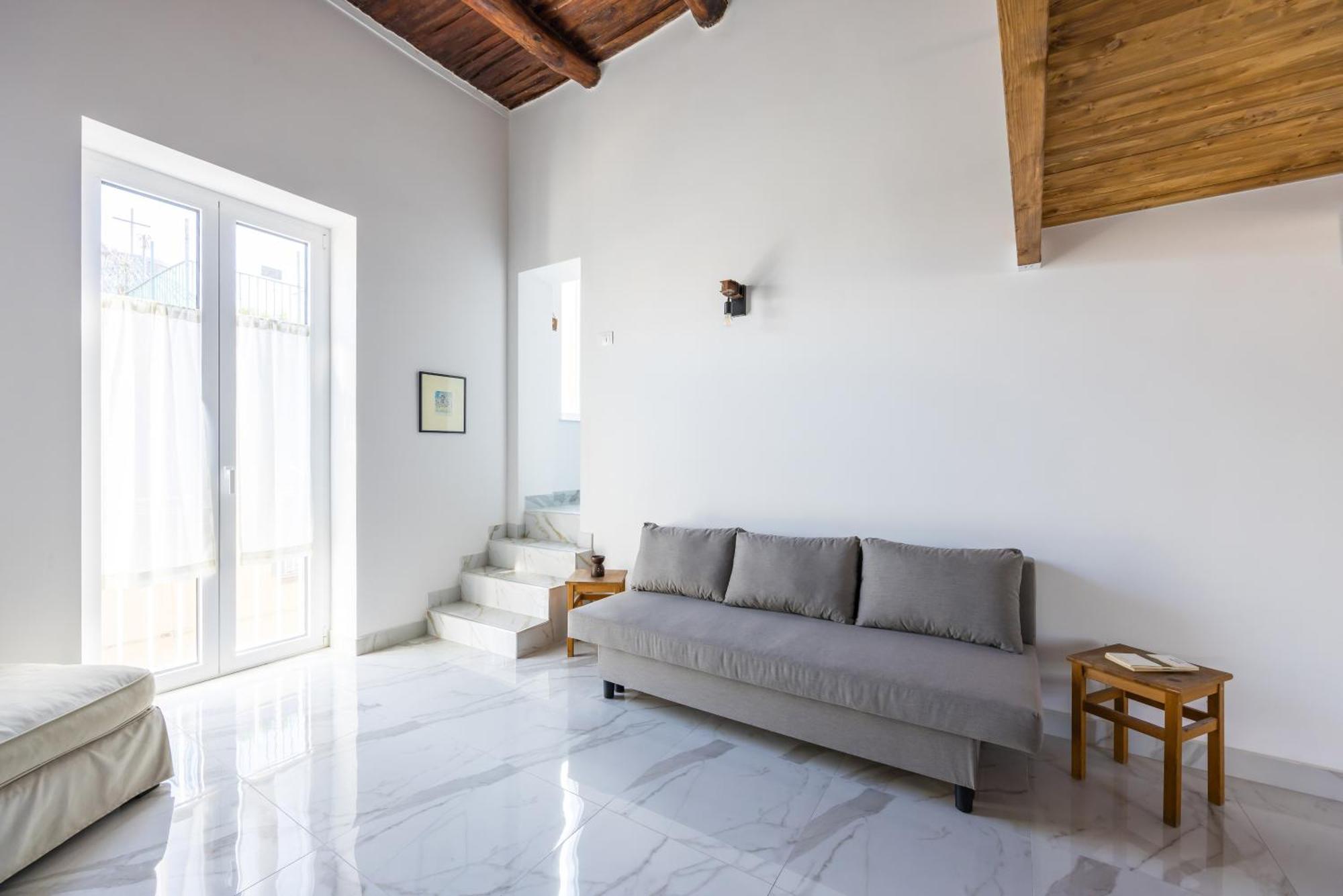 Carrozzieri Nest At Historical Center Apartman Nápoly Kültér fotó
