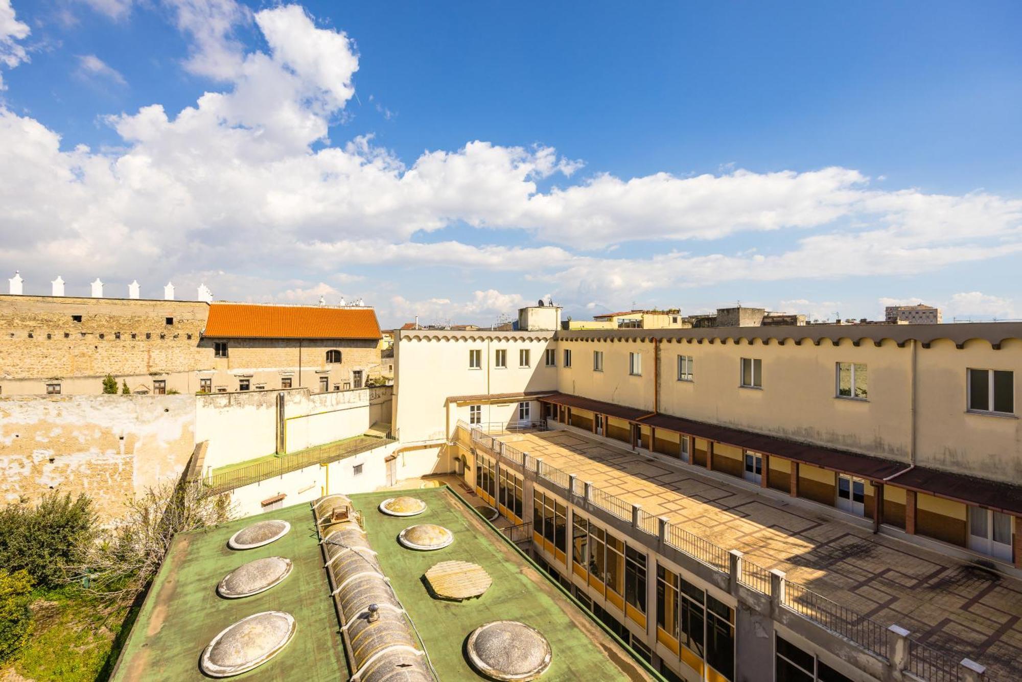 Carrozzieri Nest At Historical Center Apartman Nápoly Kültér fotó