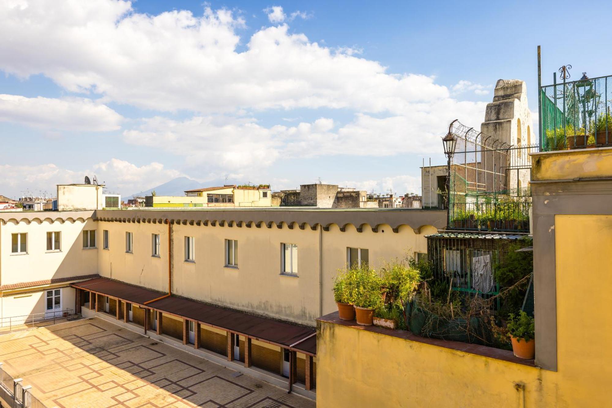 Carrozzieri Nest At Historical Center Apartman Nápoly Kültér fotó